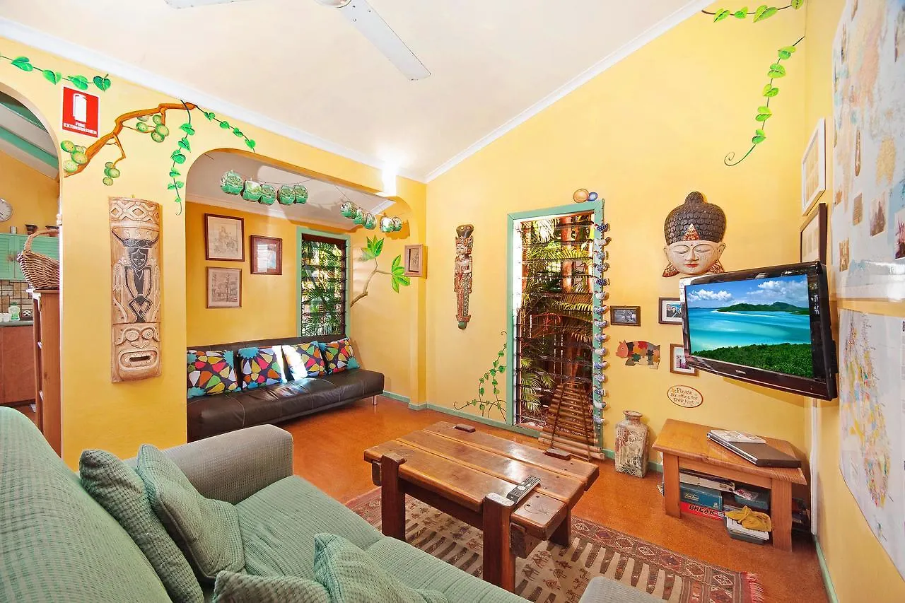 Travellers Oasis Hostel Cairns Australia