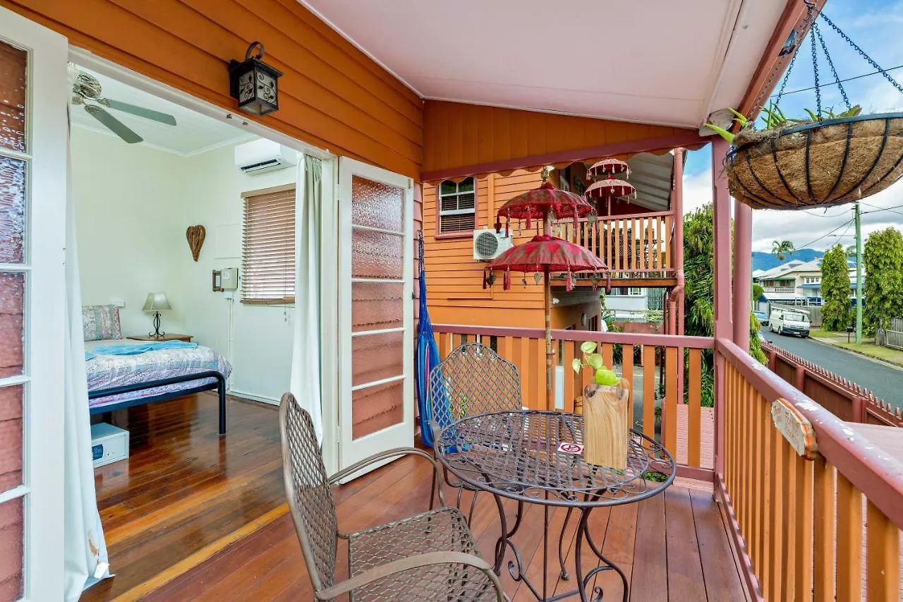 Travellers Oasis Hostel Cairns